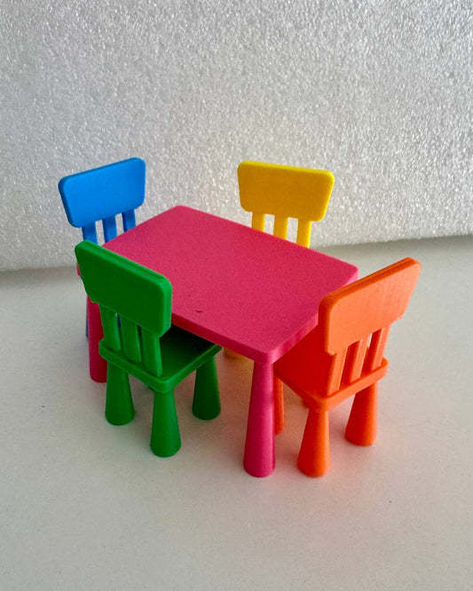 Miniatura Sillas y mesa infantil