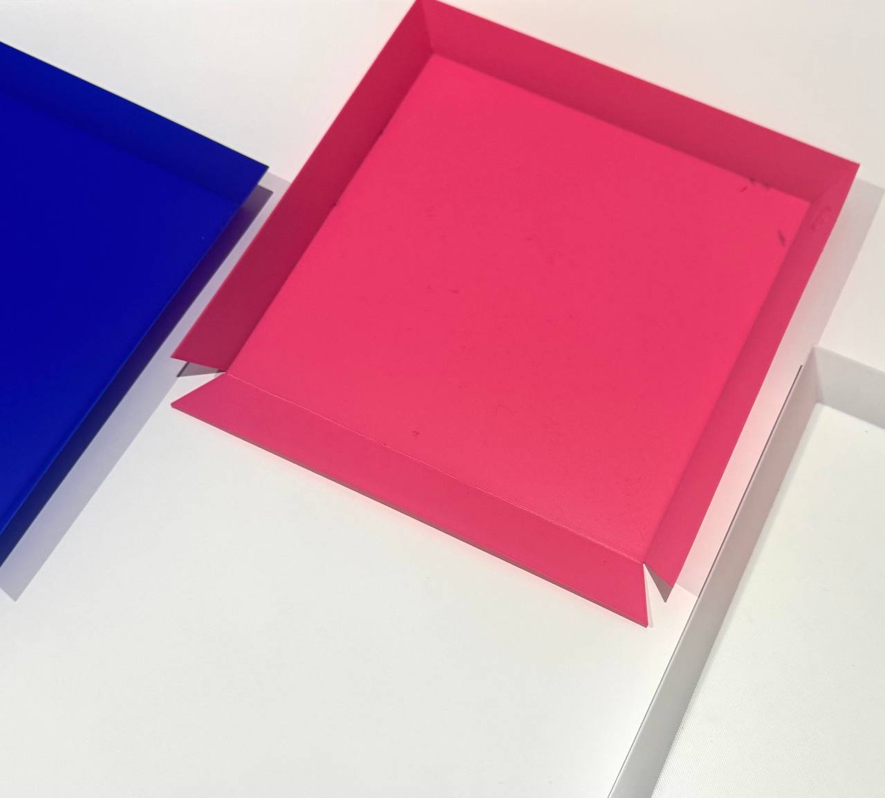 Puzzle or board game box support